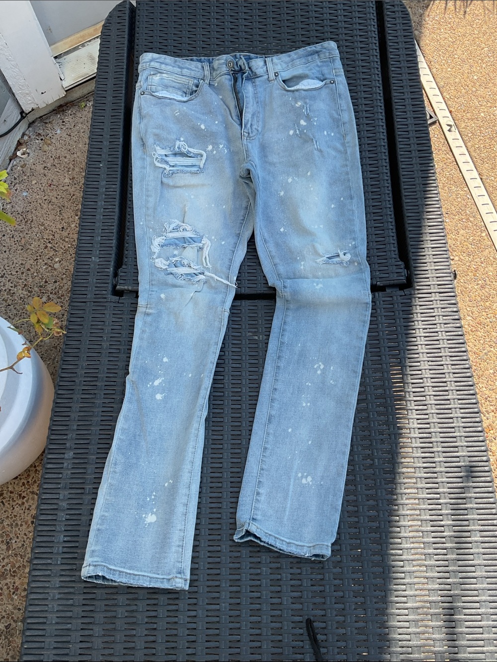 Smoke rise men’s light blue slim straight jeans with distressed detail